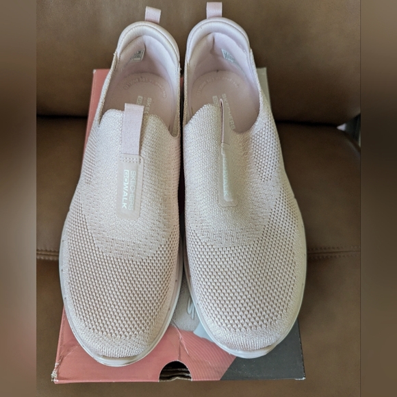 NWT Sketchers Lt Pink GO WALK sneakers (s:7) - Picture 1 of 6